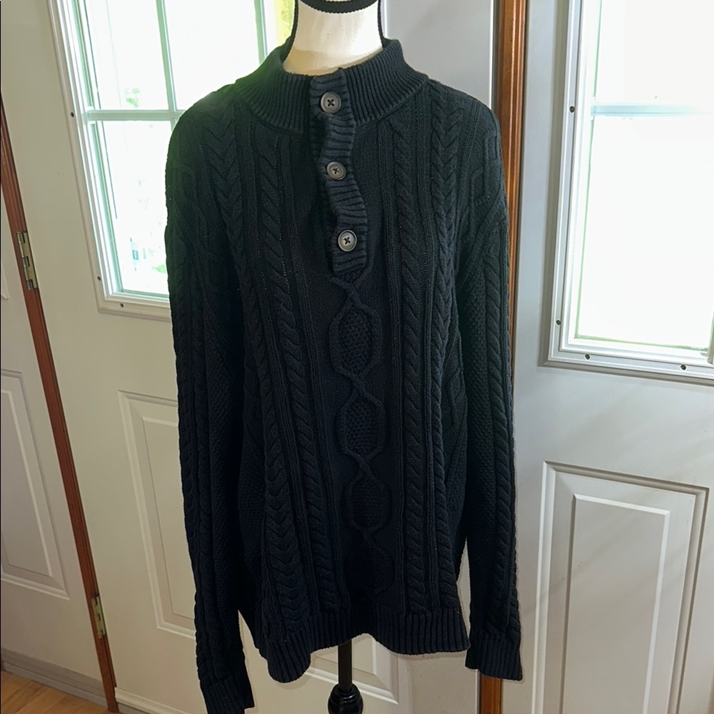 Tilley Black Crewneck Sweater with Cable Knit and Long Sleeves